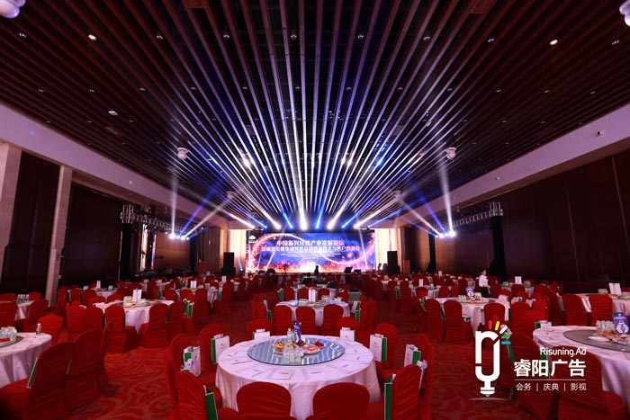 不同的舞臺(tái)場(chǎng)景，需要不同的燈光設(shè)計(jì)！